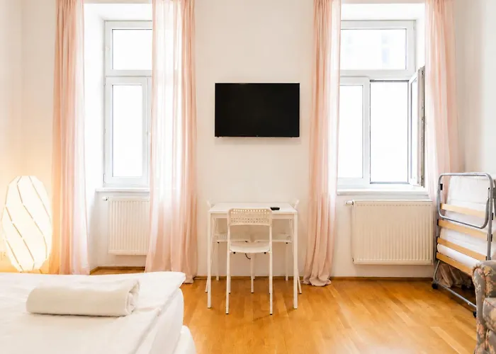 Spacious 3br Next To Belvedere Perfect For Short Term דירה וינה