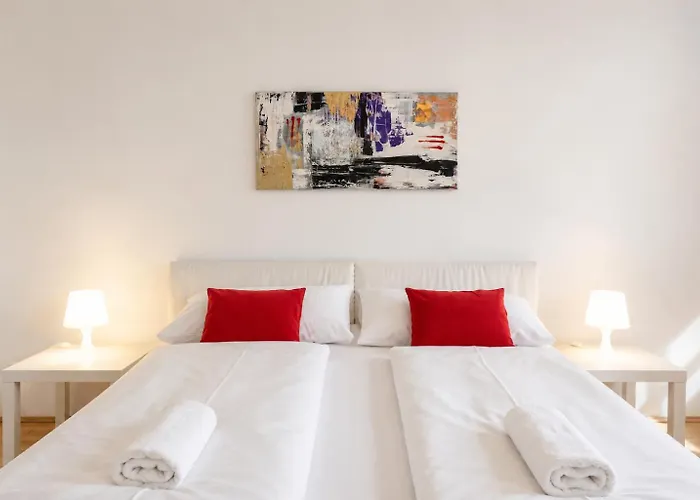 Spacious 3br Next To Belvedere Perfect For Short Term דירה