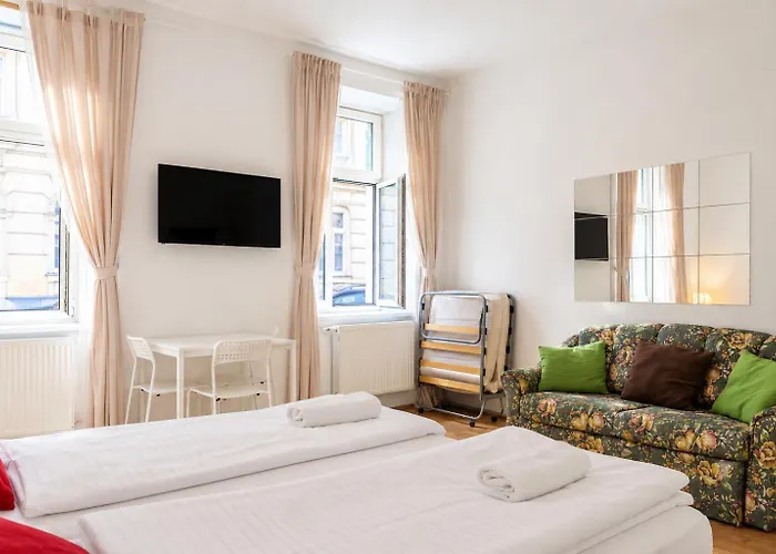 Spacious 3br Next To Belvedere Perfect For Short Term *
