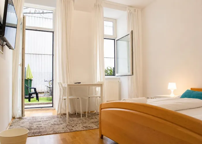 Spacious 3br Next To Belvedere Perfect For Short Term דירה *