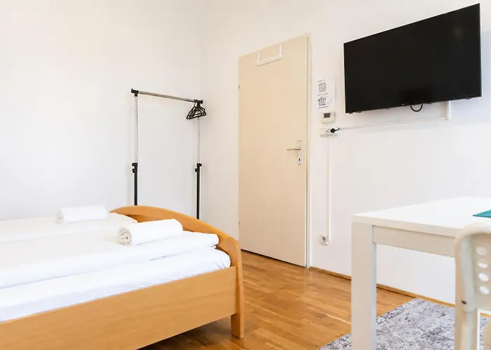 Spacious 3br Next To Belvedere Perfect For Short Term דירה וינה