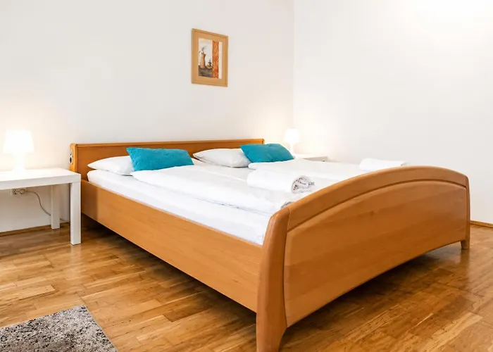 Spacious 3br Next To Belvedere Perfect For Short Term דירה *